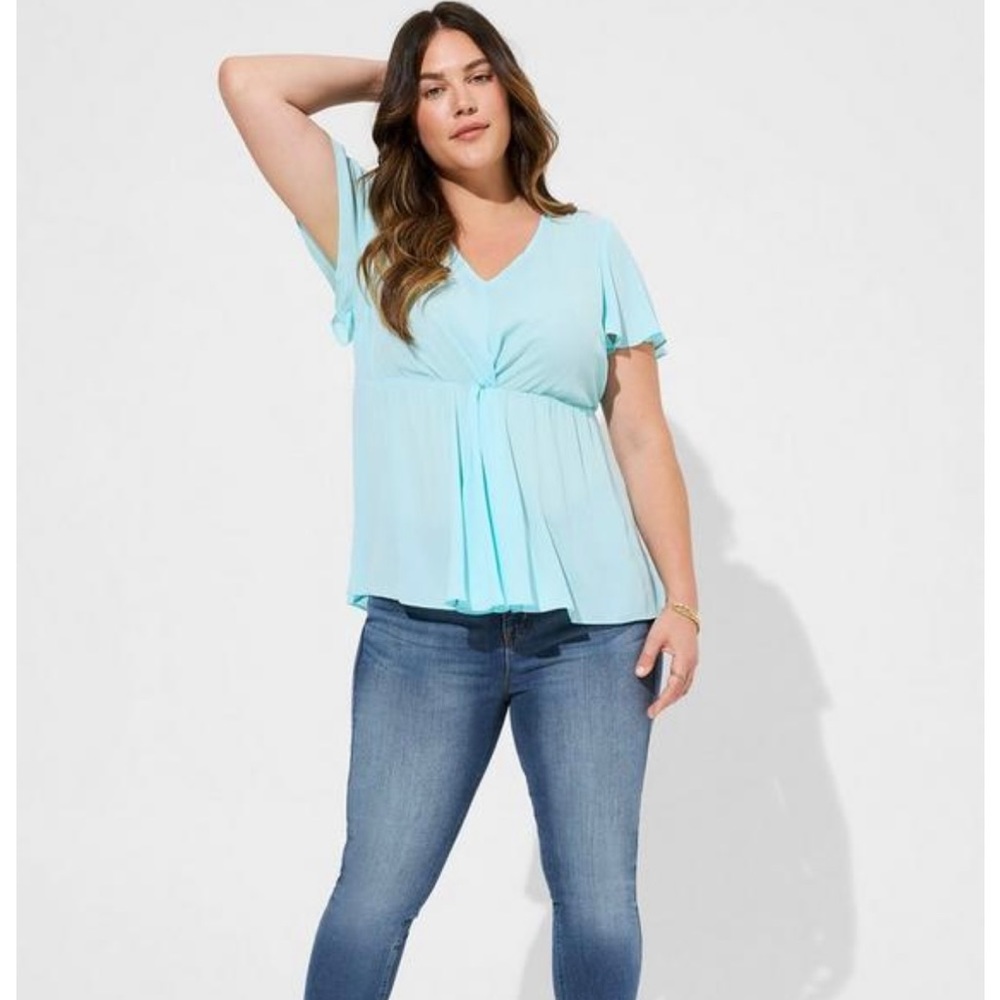 *Perfect for Spring! NWT Torrid Georgette Twist Surplice Flutter Sleeve Blouse